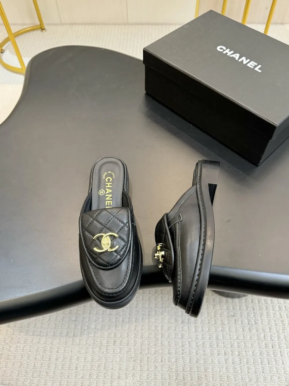 👟👟Ex-factory price 480👟👟 Xiaoxiang official website synchronizes the high version of CHANEL 2025 Chanel top buckle open-heeled shoes. The must-have hot style for early spring, the goddess series, has the elegant and ladylike temperament of Xiangjia, super attractive, irresistible, and heart-warming... ▪️The upper is imported sheepskin ▪️The lining is imported sheep lining (the same as the original version) ▪️Original model open version, genuine leather outsole🇮🇹 ▪️Standard size 35- 41 42 Customized, non-returnable